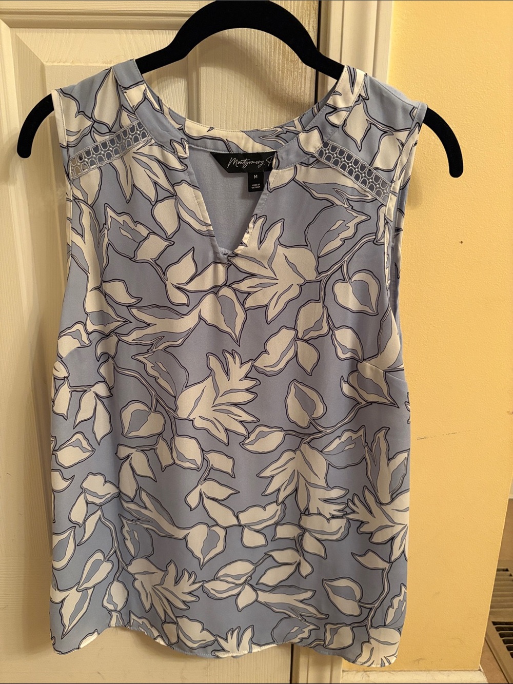 Modern Sleeveless Leaf-Print Camisole - Light Blue/White